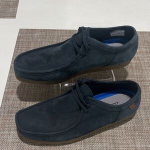 Clarks Shacre II Run Wallabee navy suede shoes. Men 12. Excellent condition.